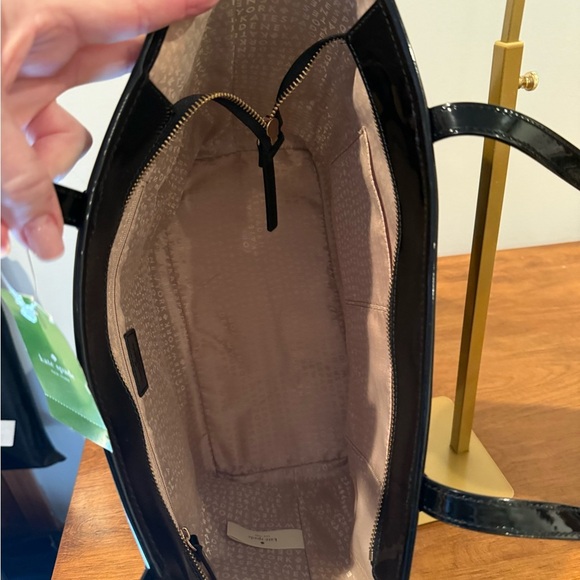 Kate Spade Black Glossy Tote Bag with Structured Design - Picture 5 of 6